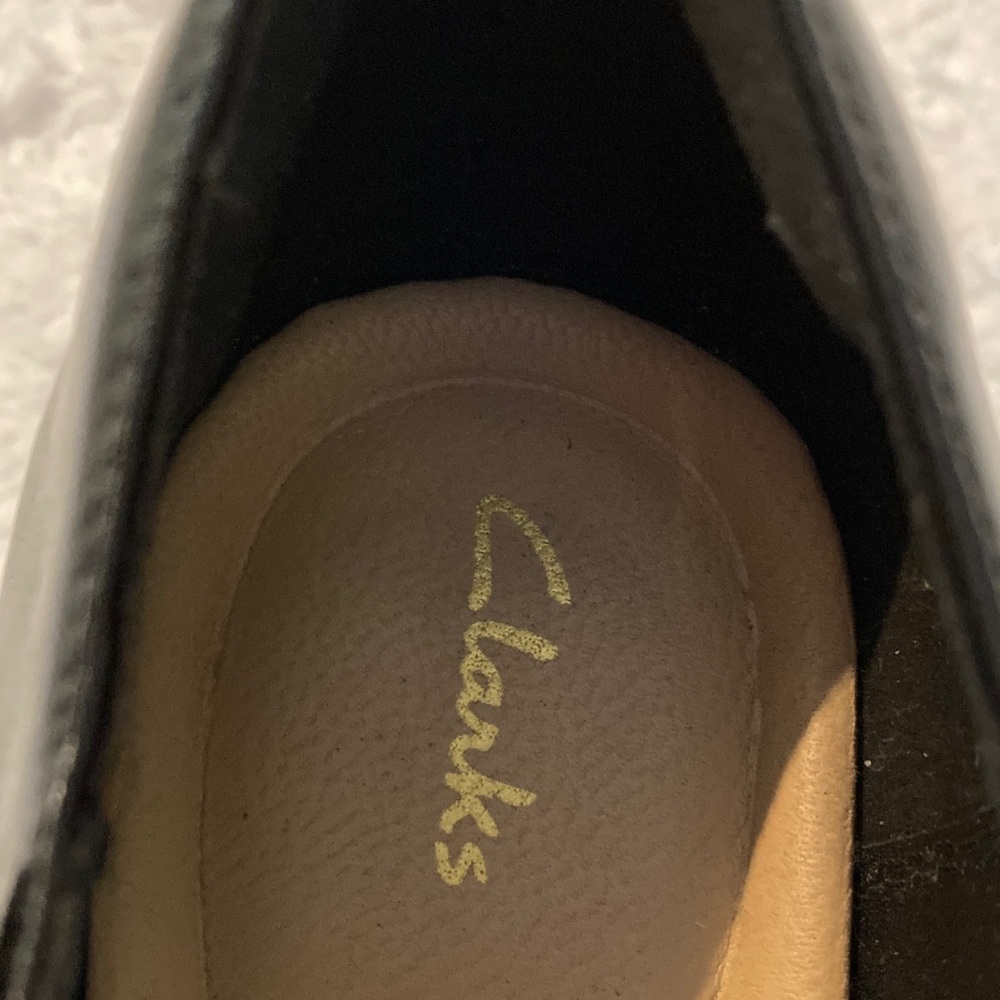 Like New! Clarks Black Mary Jane Block Heels with Strap. Size 8. - Picture 8 of 8
